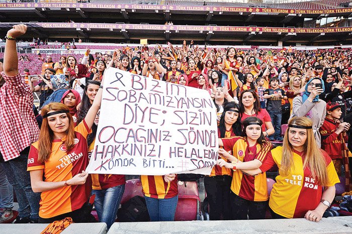 Συγκίνησαν οι παίκτες της Γαλατασαράι -Εμφανίστηκαν με κράνη ανθρακωρύχων στη μνήμη των νεκρών εργατών [εικόνες] | iefimerida.gr 3