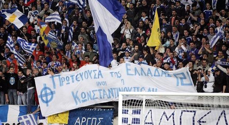 Γαλάζια Στρατιά: Ο εθνικιστικός σύνδεσμος του Παναγιώταρου στα γήπεδα που έκανε επιθέσεις σε Αλβανούς [εικόνες] | iefimerida.gr 2