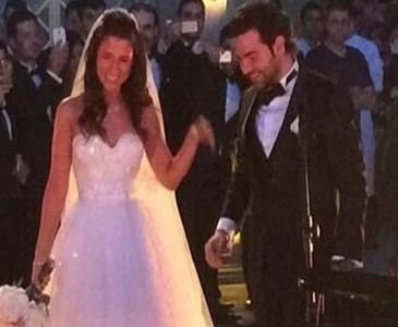 Ολες οι λεπτομέρειες από τον λαμπερό γάμο της Fatmagul με τον Τούρκο ποπ σταρ Dogulu [εικόνες] | iefimerida.gr 0
