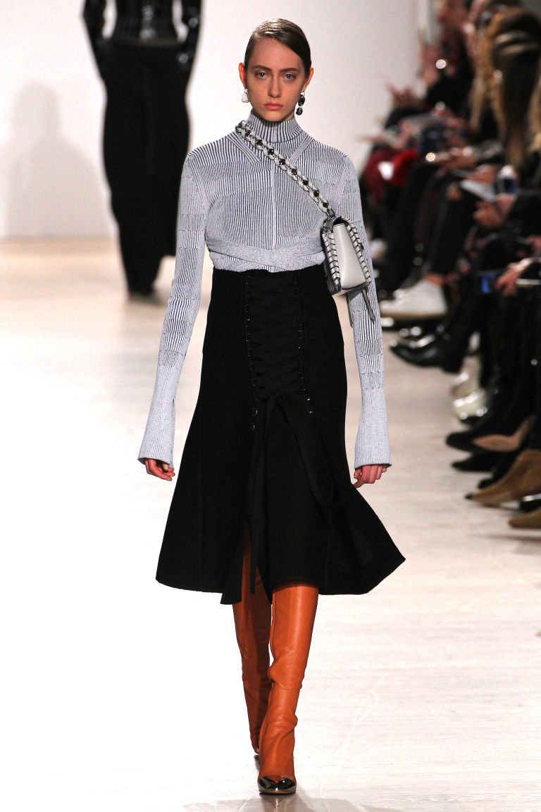 Μάλλον φοράτε λάθος την τσάντα σας -Η μόδα επιβάλλει νέο τρόπο [εικόνες] | iefimerida.gr 3