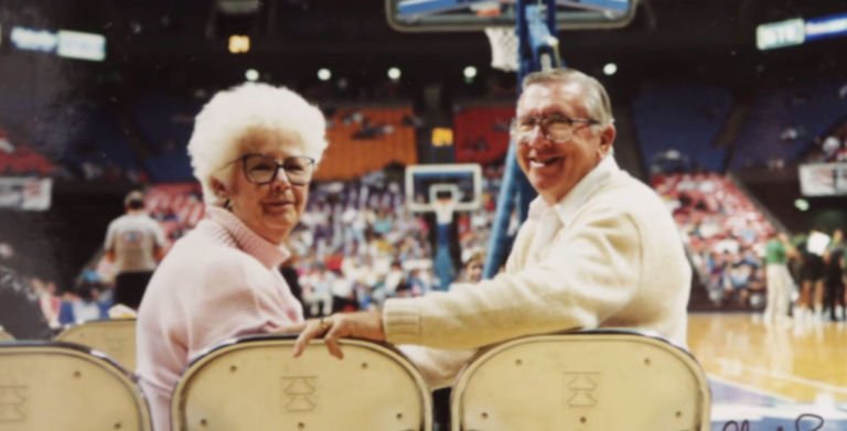 Για πάντα μαζί: Το ζευγάρι που έζησε όπως στην ταινία «Ημερολόγιο» [εικόνες] | iefimerida.gr 0