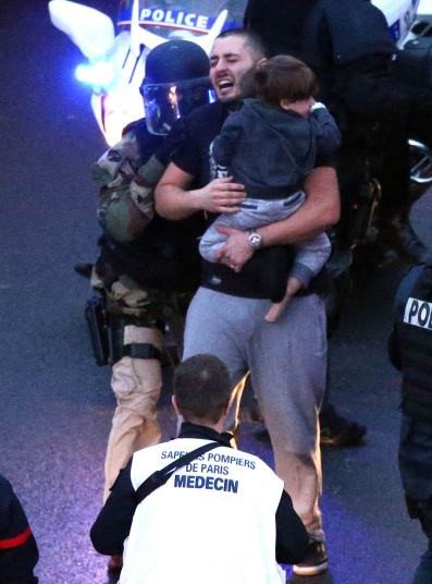 Οι 54 ώρες που συγκλόνισαν τη Γαλλία: 20 νεκροί και μια χώρα σε σοκ [εικόνες & βίντεο] | iefimerida.gr 13