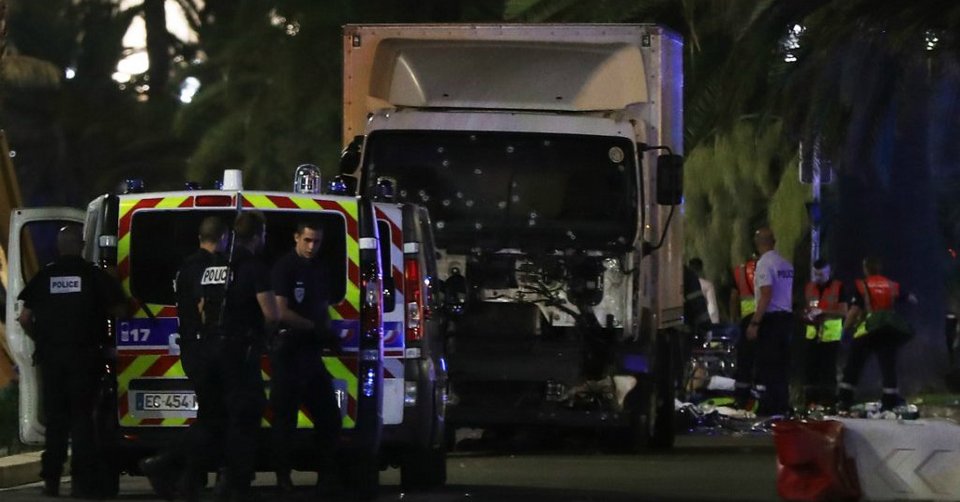 Αυτό είναι το φορτηγό που σκόρπισε τον θάνατο στη Νίκαια της Γαλλίας [εικόνες] | iefimerida.gr 3