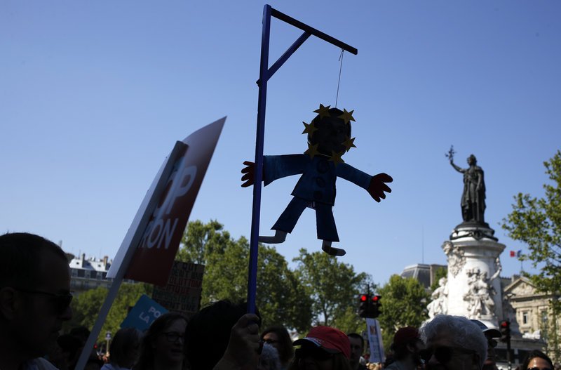 Γαλλία: 40.000 άνθρωποι στη διαδήλωση διαμαρτυρίας «Πάρτι για τον Μακρόν» [εικόνες] | iefimerida.gr 1