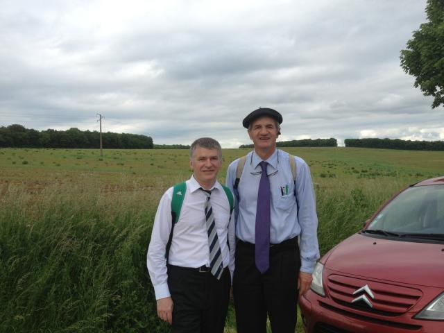 Jean Lassalle, ο βουλευτής που περπατάει όλη τη χώρα για να ακούσει τους πολίτες [εικόνες] | iefimerida.gr 4