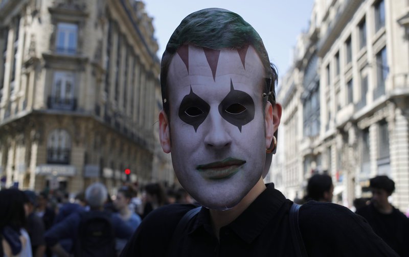 Γαλλία: 40.000 άνθρωποι στη διαδήλωση διαμαρτυρίας «Πάρτι για τον Μακρόν» [εικόνες] | iefimerida.gr 4