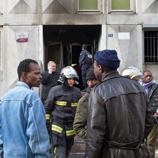 Γαλλία: Πυρκαγιά σε κέντρο υποδοχής μεταναστών -3 σοβαρά τραυματισμένοι [εικόνες] | iefimerida.gr 3