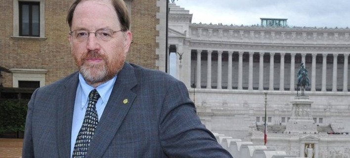Το σχέδιο Βαρουφάκη για επιστροφή στη δραχμή: Εθνικοποίηση της ΤτΕ, επιστράτευση υπαλλήλων -Κινητά σε ψυγεία ξενοδοχείων και μυστικά συμβούλια | iefimerida.gr 0