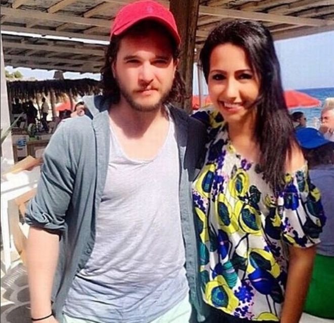 Η καλύτερη διαφήμιση -Ο «Τζον Σνόου» του Game of Thrones στις Σπέτσες με τη σύντροφό του [εικόνες] | iefimerida.gr 1