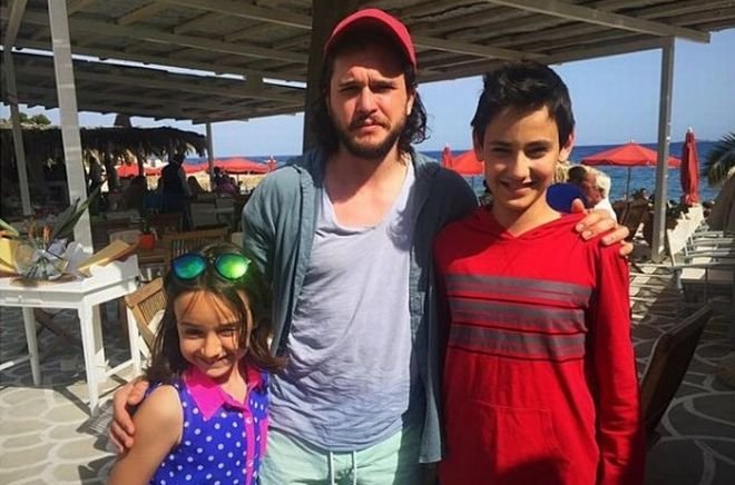 Η καλύτερη διαφήμιση -Ο «Τζον Σνόου» του Game of Thrones στις Σπέτσες με τη σύντροφό του [εικόνες] | iefimerida.gr 3