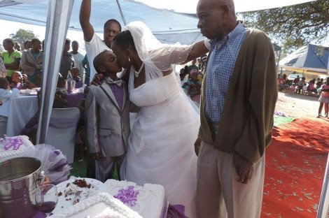 Ο πιο νέος γαμπρός του κόσμου -9χρονος παντρεύτηκε με μία 62χρονη στη Νότια Αφρική [εικόνες] | iefimerida.gr 2