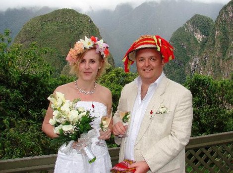 Γάμοι στα πιο απίθανα μέρη του κόσμου και πόσο κοστίζουν -Στον πύργο του Αϊφελ, σε ιγκλού, στο Σινικό Τείχος, στη Disneyland [εικόνες] | iefimerida.gr 4