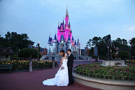 Γάμοι στα πιο απίθανα μέρη του κόσμου και πόσο κοστίζουν -Στον πύργο του Αϊφελ, σε ιγκλού, στο Σινικό Τείχος, στη Disneyland [εικόνες] | iefimerida.gr 7