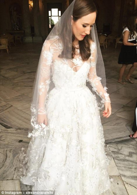 Γάμος-παραμύθι στο Τορίνο: Συνεργάτιδα του Jimmy Choo παντρεύτηκε Ιταλό αριστοκράτη [εικόνες] | iefimerida.gr 1