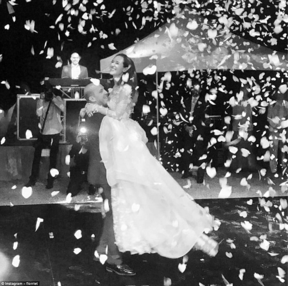 Γάμος-παραμύθι στο Τορίνο: Συνεργάτιδα του Jimmy Choo παντρεύτηκε Ιταλό αριστοκράτη [εικόνες] | iefimerida.gr 8