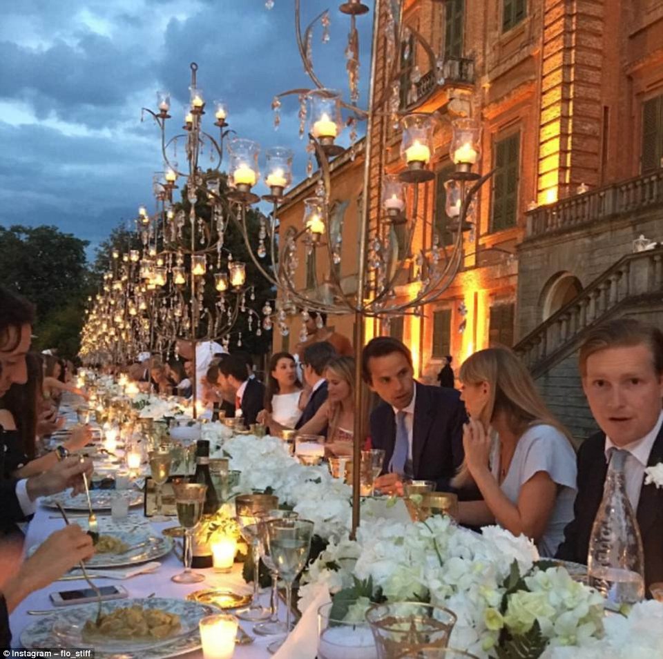 Γάμος-παραμύθι στο Τορίνο: Συνεργάτιδα του Jimmy Choo παντρεύτηκε Ιταλό αριστοκράτη [εικόνες] | iefimerida.gr 9