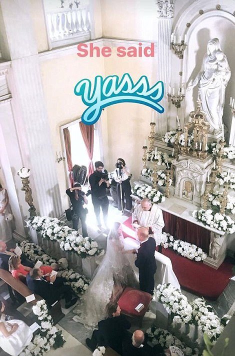 Γάμος-παραμύθι στο Τορίνο: Συνεργάτιδα του Jimmy Choo παντρεύτηκε Ιταλό αριστοκράτη [εικόνες] | iefimerida.gr 5