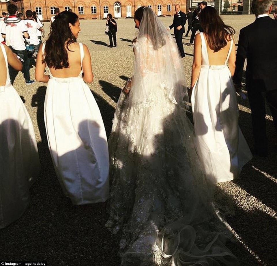 Γάμος-παραμύθι στο Τορίνο: Συνεργάτιδα του Jimmy Choo παντρεύτηκε Ιταλό αριστοκράτη [εικόνες] | iefimerida.gr 7