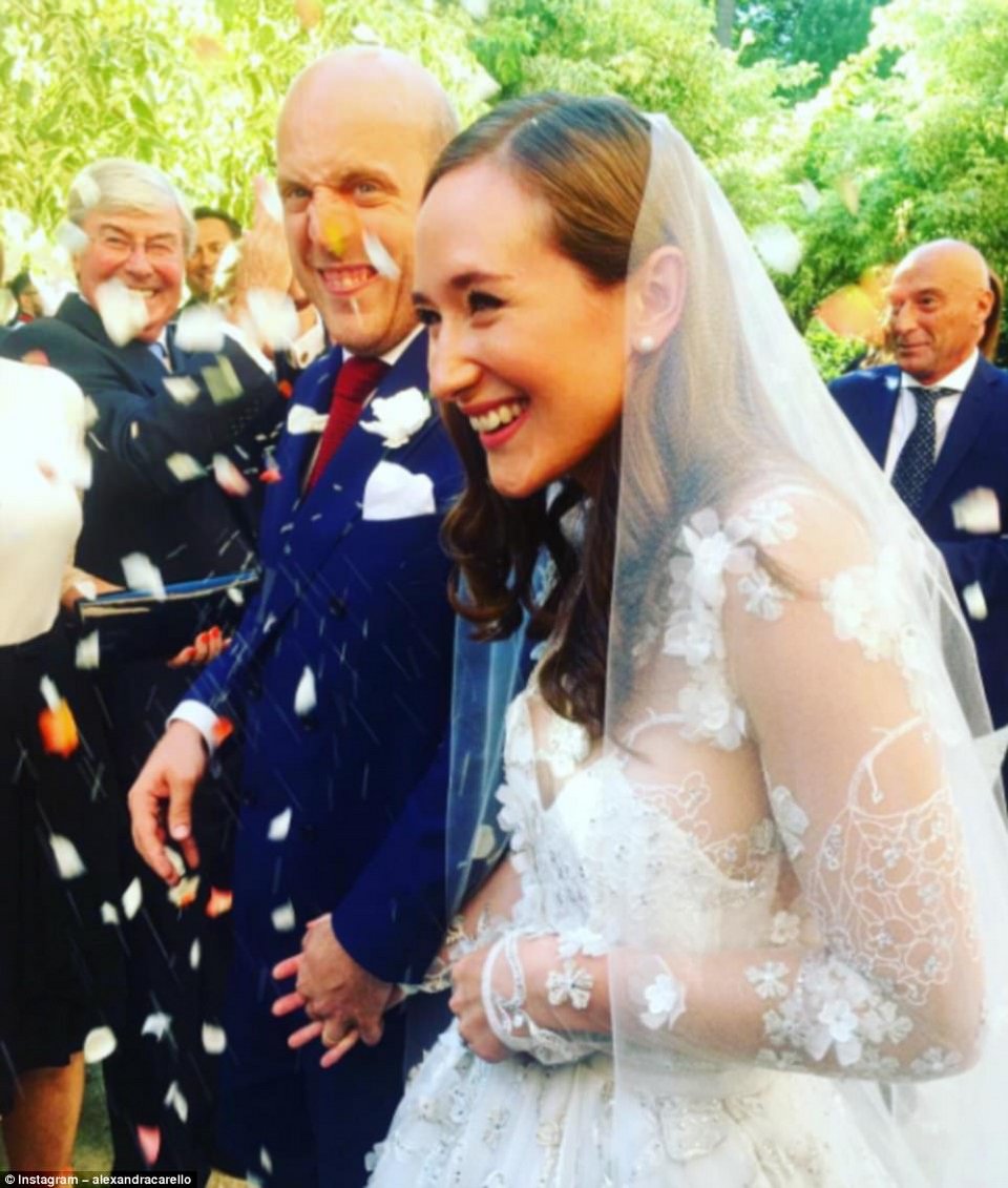 Γάμος-παραμύθι στο Τορίνο: Συνεργάτιδα του Jimmy Choo παντρεύτηκε Ιταλό αριστοκράτη [εικόνες] | iefimerida.gr 4