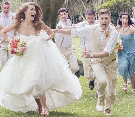 Η καλύτερη γαμήλια φωτογραφία που τραβήχτηκε ποτέ – Τυραννόσαυρος παίρνει στο κυνήγι τους νεονύμφους [εικόνες] | iefimerida.gr 1