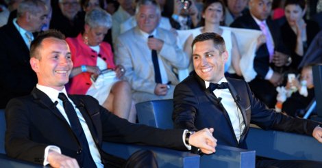 Ιδού το πρώτο παντρεμένο ομοφυλόφιλο ζευγάρι της Γαλλίας [εικόνες&βίντεο] | iefimerida.gr 0