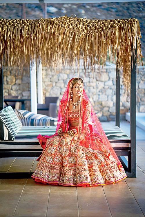 Γάμος χλιδής στη Μύκονο -Βιομήχανοι και επιχειρηματίες έσπαγαν πιάτα και τραγουδούσαν καραόκε επί τρεις ημέρες [εικόνες & βίντεο] | iefimerida.gr 0