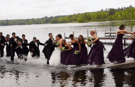 Ενας γάμος... τραγωδία -Νύφη, γαμπρός και καλεσμένοι ξαφνικά βούλιαξαν στα νερά μιας λίμνης [εικόνες & βίντεο] | iefimerida.gr 2