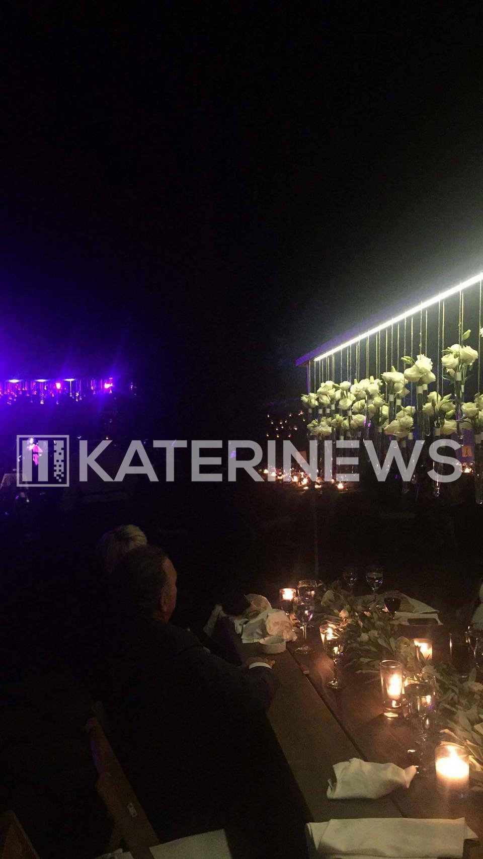 Σφυρίδα, σαμπάνια και αιωρούμενα τριαντάφυλλα -Το γαμήλιο πάρτι του Ανδρέα Παπαμιμίκου [εικόνες] | iefimerida.gr 0