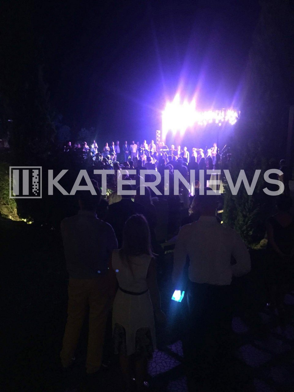 Σφυρίδα, σαμπάνια και αιωρούμενα τριαντάφυλλα -Το γαμήλιο πάρτι του Ανδρέα Παπαμιμίκου [εικόνες] | iefimerida.gr 2