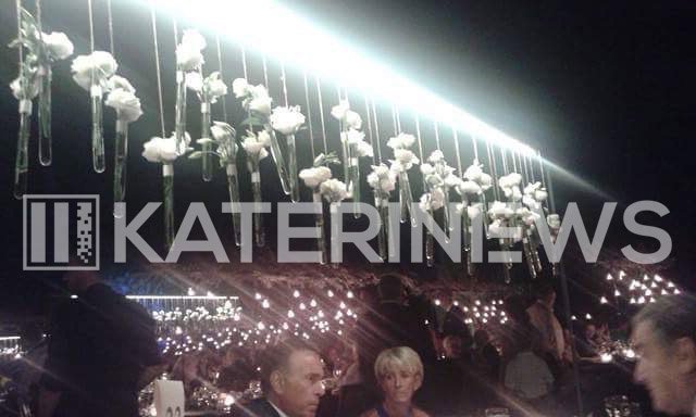 Σφυρίδα, σαμπάνια και αιωρούμενα τριαντάφυλλα -Το γαμήλιο πάρτι του Ανδρέα Παπαμιμίκου [εικόνες] | iefimerida.gr 1