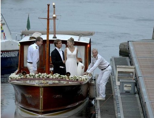 Ο παραμυθένιος πριγκιπικός γάμος του εγγονού της Γκρέις Κέλι με την Ιταλίδα αριστοκράτισσα -Στο ιδιωτικό νησί της νύφης [εικόνες] | iefimerida.gr 3