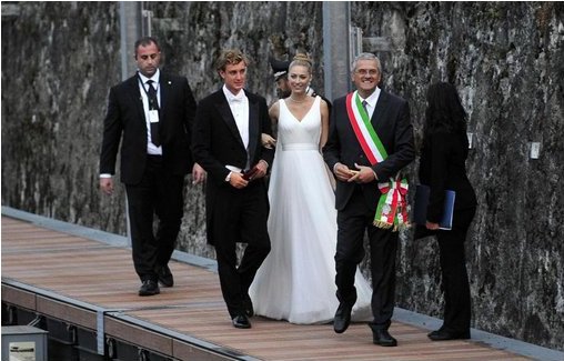 Ο παραμυθένιος πριγκιπικός γάμος του εγγονού της Γκρέις Κέλι με την Ιταλίδα αριστοκράτισσα -Στο ιδιωτικό νησί της νύφης [εικόνες] | iefimerida.gr 13