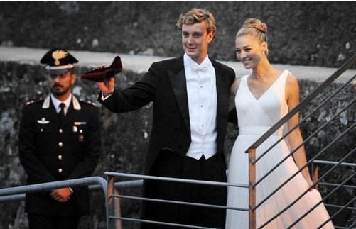 Ο παραμυθένιος πριγκιπικός γάμος του εγγονού της Γκρέις Κέλι με την Ιταλίδα αριστοκράτισσα -Στο ιδιωτικό νησί της νύφης [εικόνες] | iefimerida.gr 14