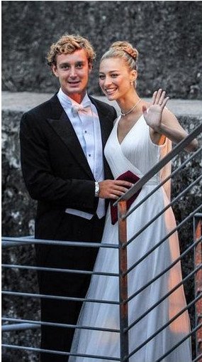 Ο παραμυθένιος πριγκιπικός γάμος του εγγονού της Γκρέις Κέλι με την Ιταλίδα αριστοκράτισσα -Στο ιδιωτικό νησί της νύφης [εικόνες] | iefimerida.gr 17