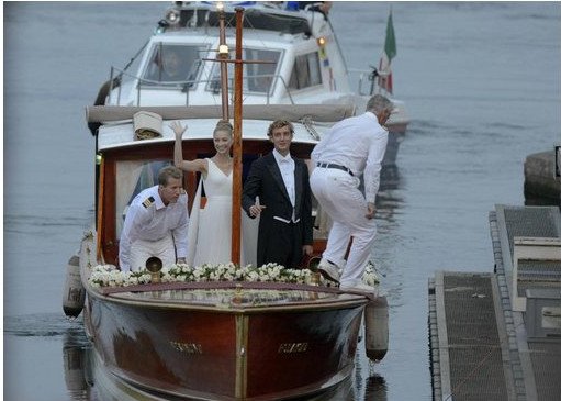 Ο παραμυθένιος πριγκιπικός γάμος του εγγονού της Γκρέις Κέλι με την Ιταλίδα αριστοκράτισσα -Στο ιδιωτικό νησί της νύφης [εικόνες] | iefimerida.gr 5