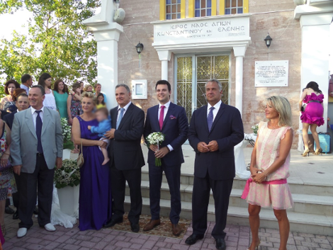 Ενας παραμυθένιος γάμος σε ένα ειδυλλιακό εκκλησάκι στον Πλαταμώνα -Παντρεύτηκε ο γιος του βουλευτή της ΝΔ Βλαχογιάννη, με κουμπάρο τον Μάκη Βορίδη [εικόνες] | iefimerida.gr 0