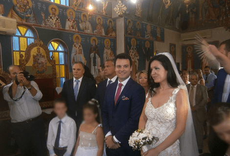Ενας παραμυθένιος γάμος σε ένα ειδυλλιακό εκκλησάκι στον Πλαταμώνα -Παντρεύτηκε ο γιος του βουλευτή της ΝΔ Βλαχογιάννη, με κουμπάρο τον Μάκη Βορίδη [εικόνες] | iefimerida.gr 4