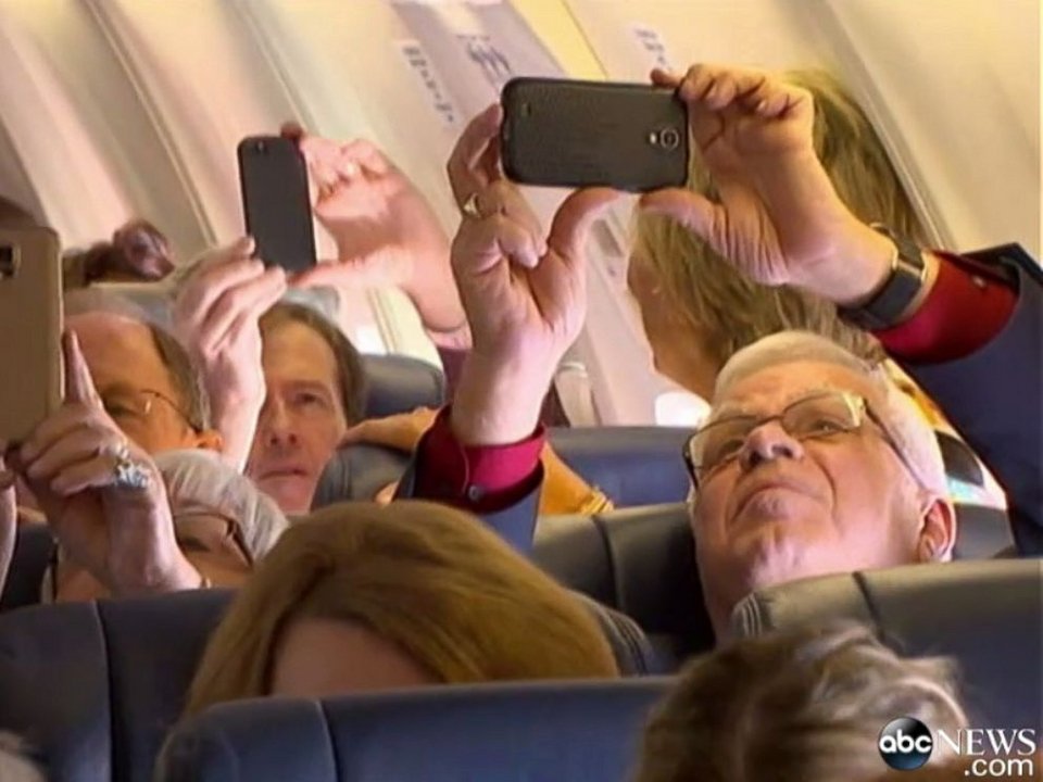 Νέα τρέλα: Γάμος σε αεροπλάνο εν πτήσει [εικόνες] | iefimerida.gr 3