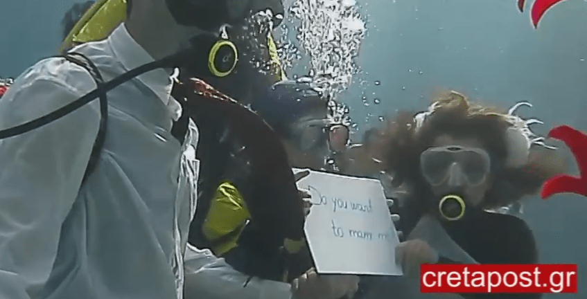 Τέτοιος γάμος δεν έχει ξαναγίνει στην Κρήτη -Εδωσαν όρκους αιώνιας αγάπης στο... βυθό της θάλασσας [εικόνες&βίντεο] | iefimerida.gr 7