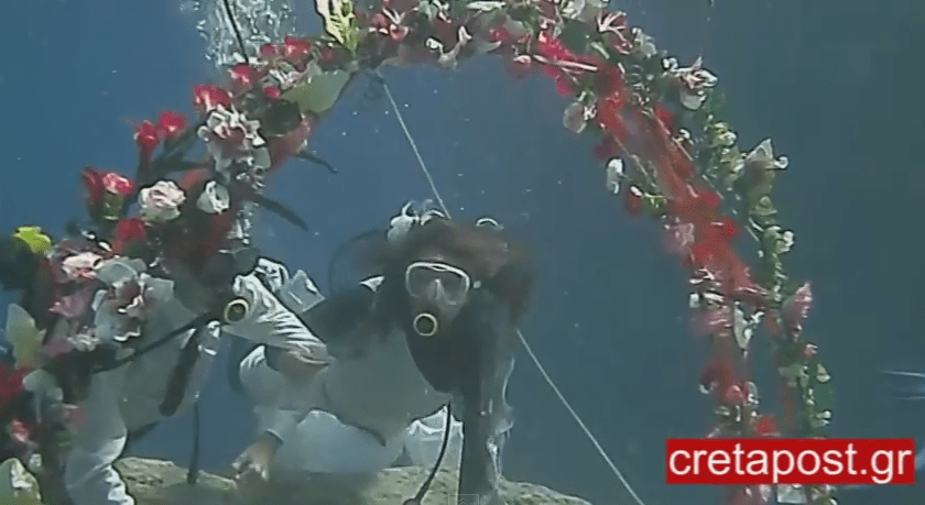 Τέτοιος γάμος δεν έχει ξαναγίνει στην Κρήτη -Εδωσαν όρκους αιώνιας αγάπης στο... βυθό της θάλασσας [εικόνες&βίντεο] | iefimerida.gr 9