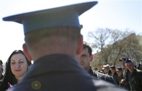 Γάμος σε πολιορκία -Ουκρανοί υπολοχαγοί παντρεύτηκαν σε βάση που είχαν περικυκλώσει Ρώσοι [εικόνες] | iefimerida.gr 2