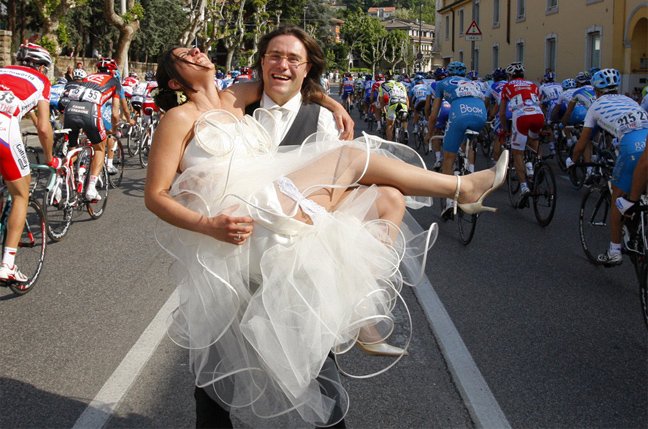 Γάμοι που έγραψαν ιστορία-Εκεί που η αγάπη μπορεί να φτάσει έως τον ουρανό (κυριολεκτικά) [εικόνες] | iefimerida.gr 4