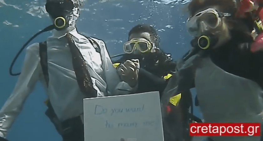 Τέτοιος γάμος δεν έχει ξαναγίνει στην Κρήτη -Εδωσαν όρκους αιώνιας αγάπης στο... βυθό της θάλασσας [εικόνες&βίντεο] | iefimerida.gr 6