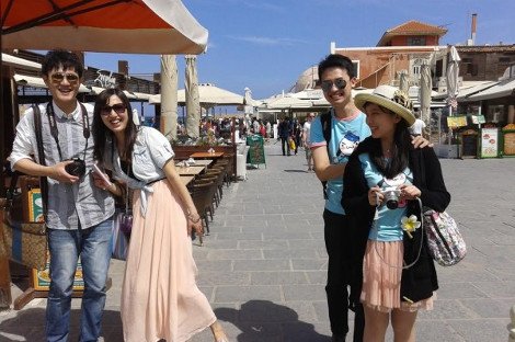  «Κατέλαβαν» τα Χανιά οι Κινέζοι που θα παντρευτούν εκεί: Χαμόγελα, αγάπη και πρόταση γάμου στην Παλιά Πόλη [εικόνες&βίντεο] | iefimerida.gr 0