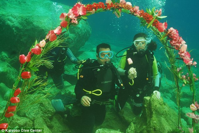 Αγάπη χωρίς όρια -Ο υποβρύχιος γάμος δύο Ρώσων στην Κρήτη που ξεπέρασε κάθε φαντασία [εικόνες&βίντεο] | iefimerida.gr 0