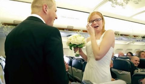 Γάμος στα 30.000 πόδια πάνω από τη Ρόδο -Η συγκινητική έκπληξη του γαμπρού στην ανυποψίαστη νύφη [εικόνες&βίντεο] | iefimerida.gr 0