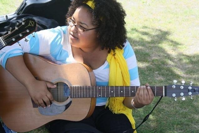 Η άγνωστη gay κόρη του Μπομπ Ντίλαν 27χρονη Ντεζιρέ [εικόνες] | iefimerida.gr 0