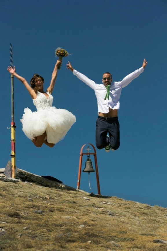 Ζευγάρι παντρεύτηκε στην κορυφή του Κισσάβου -Ορειβασία πριν από το μυστήριο [εικόνα] | iefimerida.gr 0