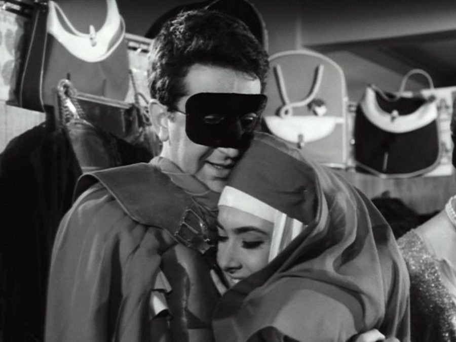 Οταν η Αλίκη ντύθηκε σπανιόλα και ο Βουτσάς Κινέζος -Μπαλ μασκέ στον  ελληνικό κινηματογράφο [εικόνες] | iefimerida.gr 0