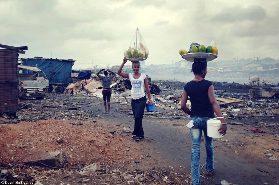 Οι νέες τεχνολογίες μάς αλλάζουν τη ζωή -Στη Γκάνα πεθαίνουν στον μεγαλύτερο σκουπιδότοπο ηλεκτρονικών συσκευών στον κόσμο [εικόνες]  | iefimerida.gr 9